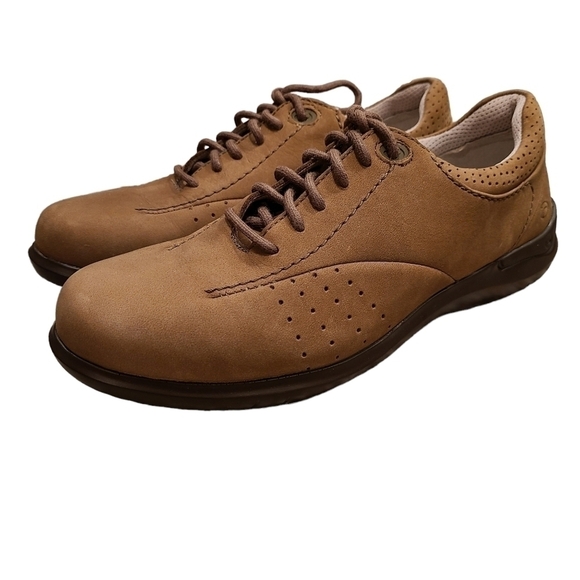 Aravon by New Balance Leather Shoe, Size 7 - Picture 4 of 14